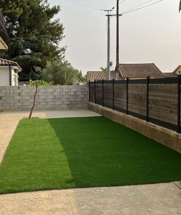 Aménagement terrassement gazon synthétique, taille de haies et nettoyage espaces verts Maraussan