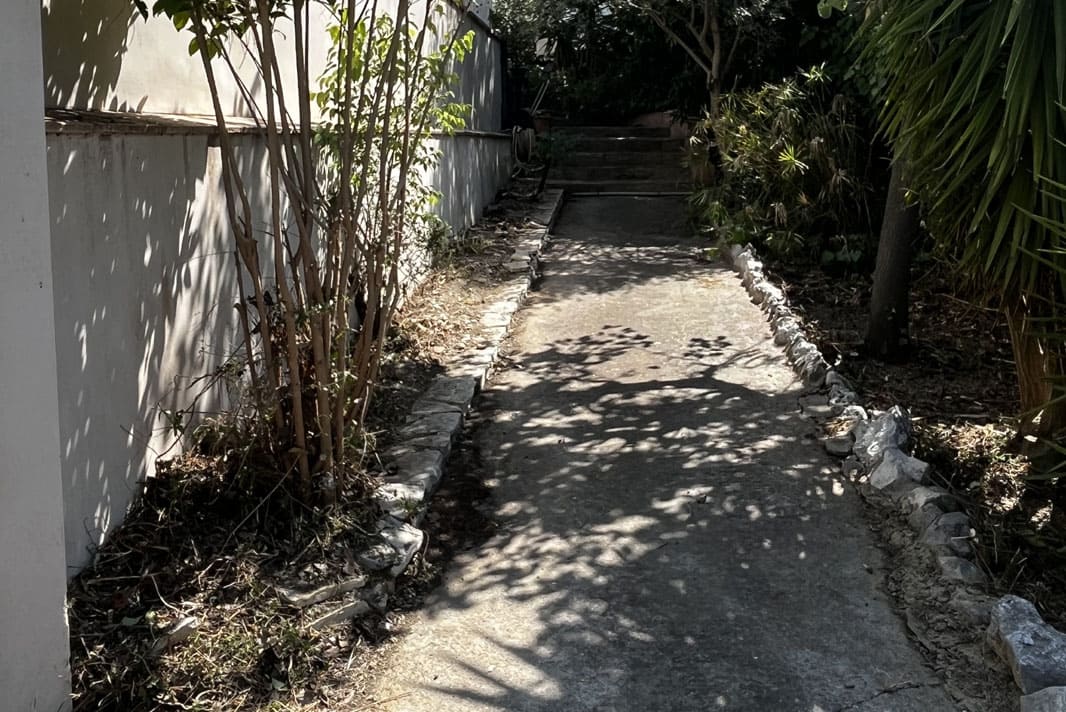 Chantier de débroussaillage avec conception et réalisation de massifs Grande villa Béziers
