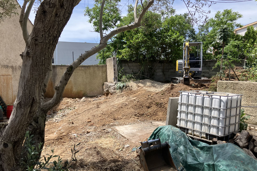 Démolition terrassement débroussaillage parcelle boisée Béziers