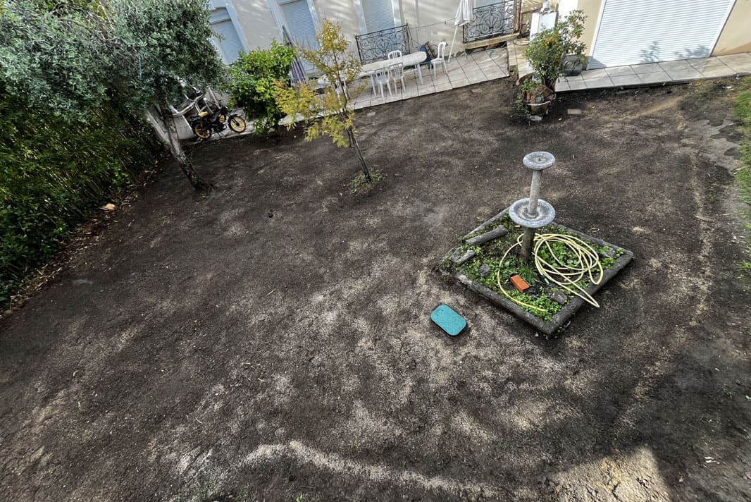 Aménagement d'un gazon en semi avec arrosage intégré , entretien espaces verts à Béziers