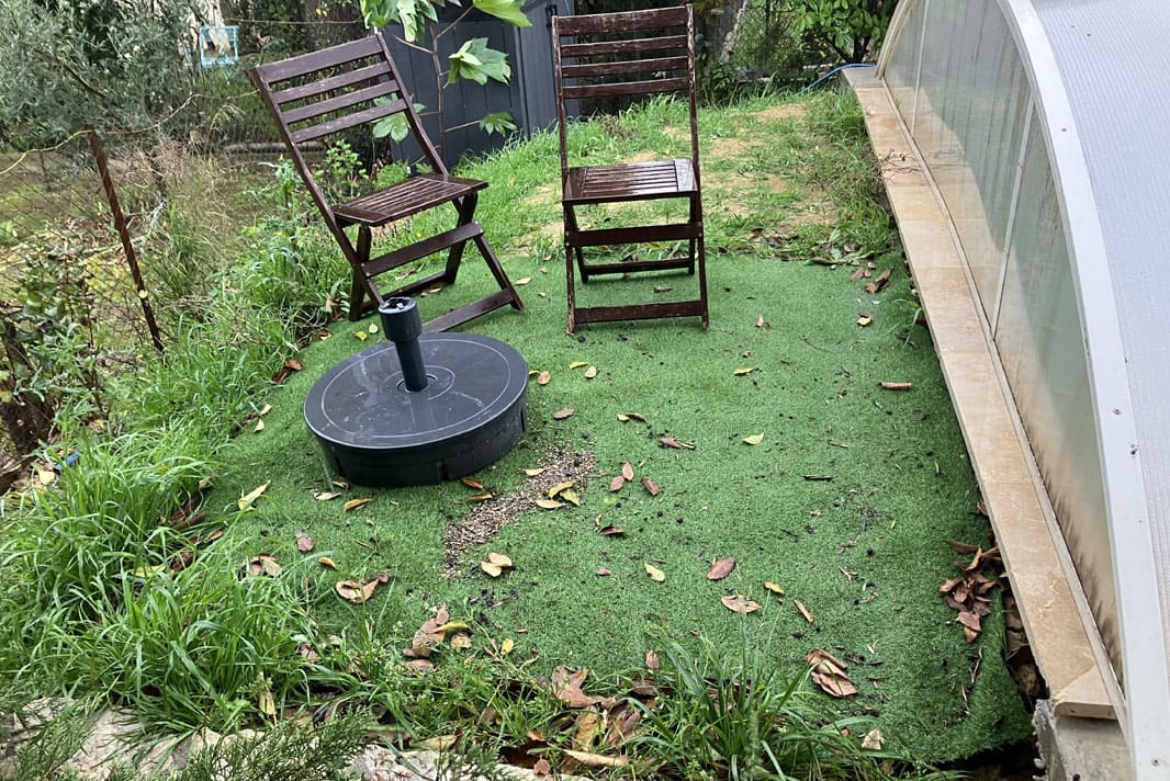Aménagement terrasse en bois, débroussaillage parcelle boisée et arrachage haies et arbustes